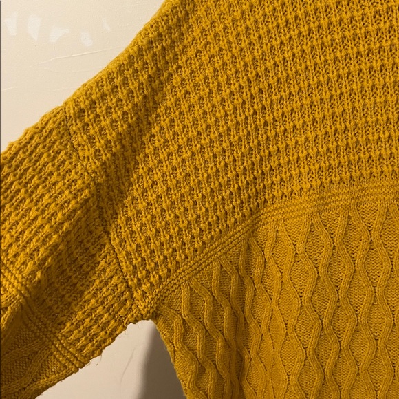 Time and Tru Sweater - Picture 3 of 6